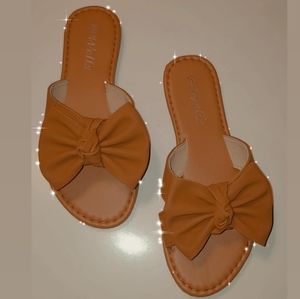 Bow sandals